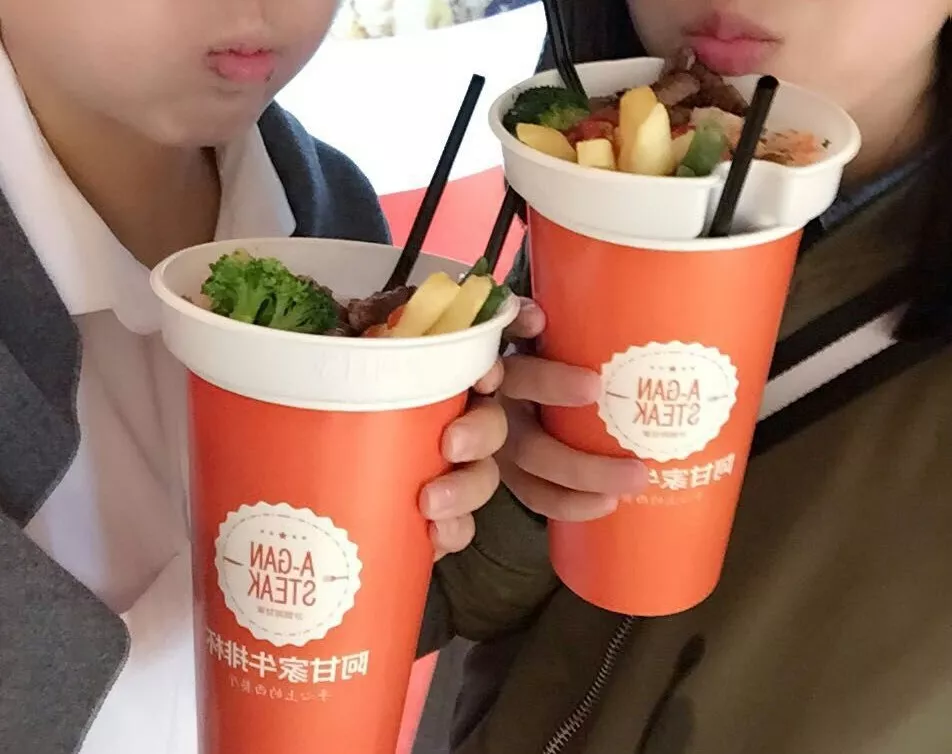 為什么你不看好的“牛排杯”項目，這家11平小店卻可以日營過萬？