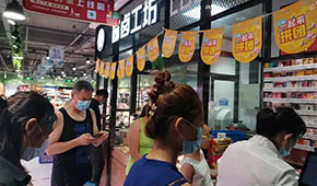 把廚房搬進超市，跟餐飲店搶生意，預制菜成零售企業(yè)“引流利器”