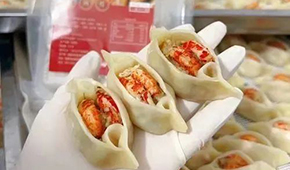 自帶流量、供不應求，網(wǎng)紅“開口笑”龍蝦鍋貼能“笑”多久？